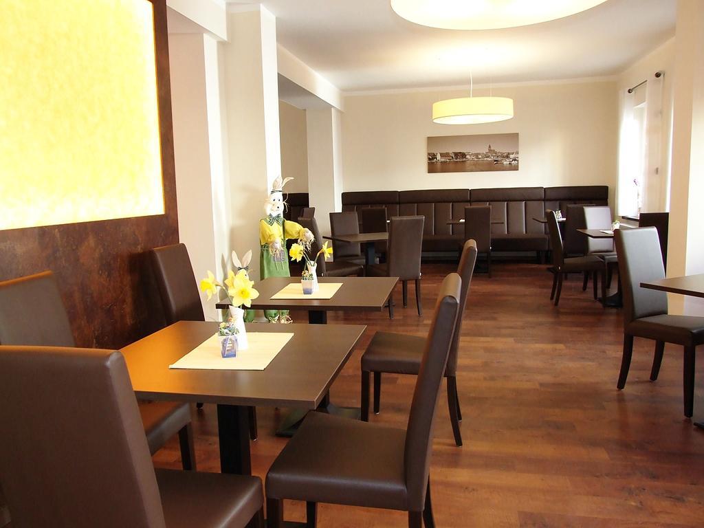 Altstadthotel Goldene Kugel Waren  Ngoại thất bức ảnh